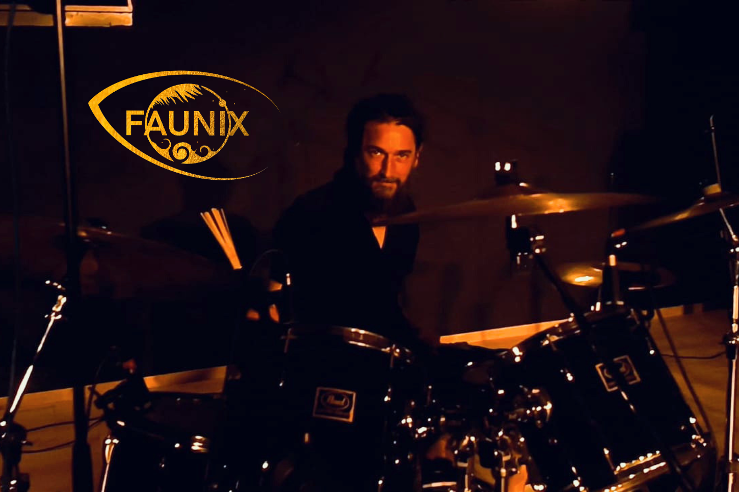 Mr Ashtree de Faunix à la batterie